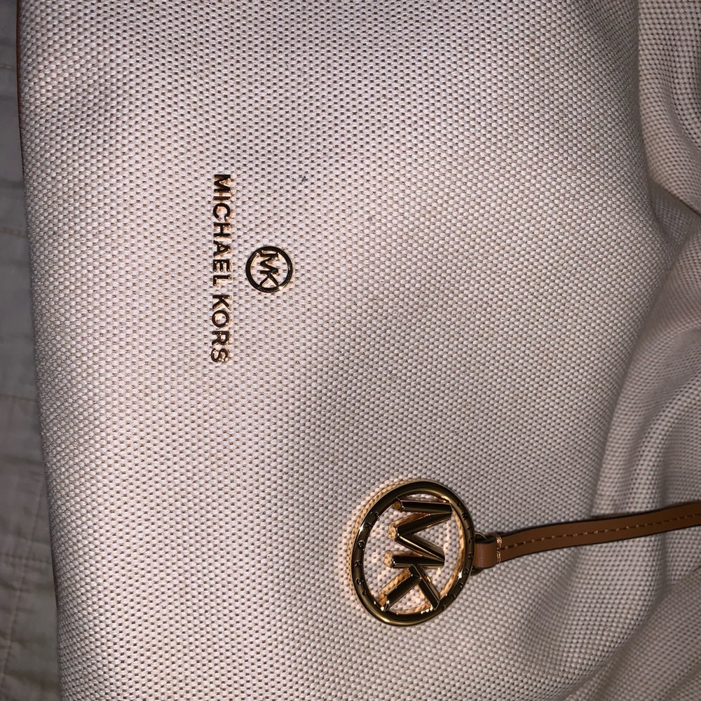 Michael Kors Montauk Large Tote - Picture 5 of 11